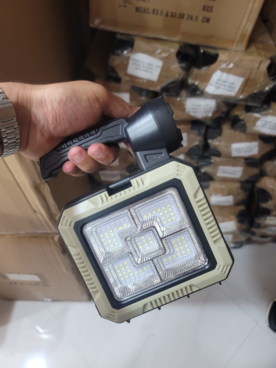 مصباح متعدد الخدمات